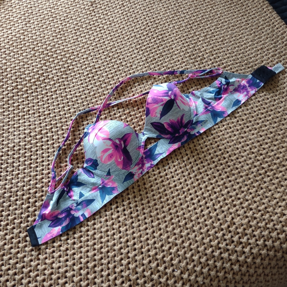 🆕 NWT 🆕 VS push-up